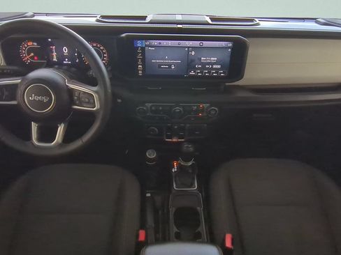Used 2025 Jeep Wrangler Unlimited Sahara AWD/4WD image 11
