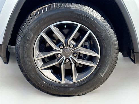 Used 2019 Jeep Grand Cherokee Limited image 33