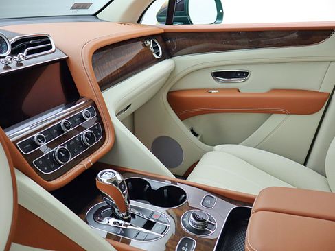 New 2025 Bentley Bentayga Extended Wheelbase image 27