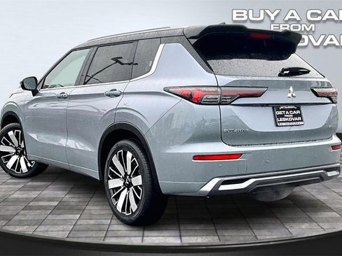 New 2026 Mitsubishi Outlander SEL image 3