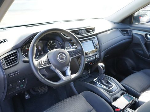 Used 2018 Nissan Rogue SV FWD image 9