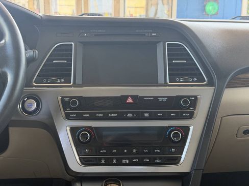 Used 2017 Hyundai Sonata Limited w/ Ultimate Package 02 FWD image 18