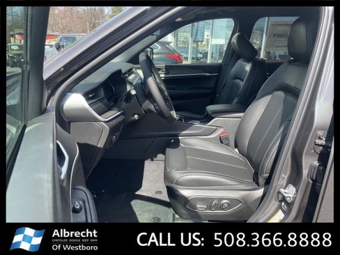 New 2026 Jeep Grand Cherokee L Limited w/ Luxury Tech Group II AWD/4WD image 10