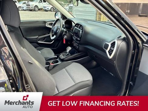 Used 2023 Kia Soul LX w/ LX Technology Package FWD image 6