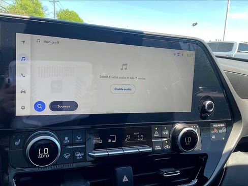 Used 2025 Toyota Highlander XLE image 32