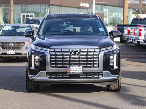 Used 2023 Hyundai Palisade Calligraphy image 2