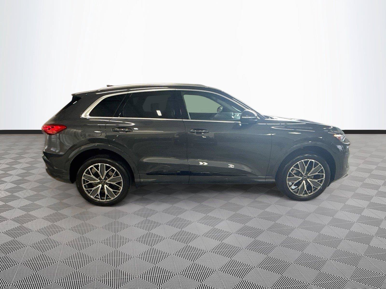 Certified 2025 Audi Q5 Premium Plus w/ Premium Plus AWD/4WD image 8