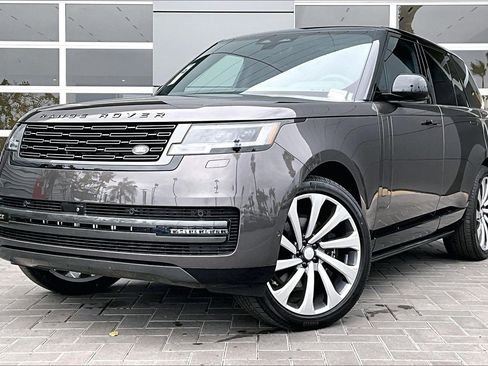 New 2025 Land Rover Range Rover SE image 1