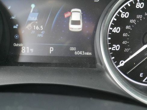 Used 2018 Toyota Camry XLE FWD image 29