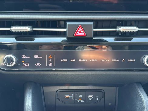 New 2026 Kia Sportage SX FWD image 17