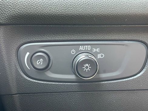 Used 2023 Buick Envision Preferred image 18