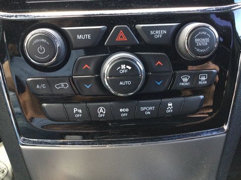 Used 2019 Jeep Grand Cherokee Limited AWD/4WD image 36