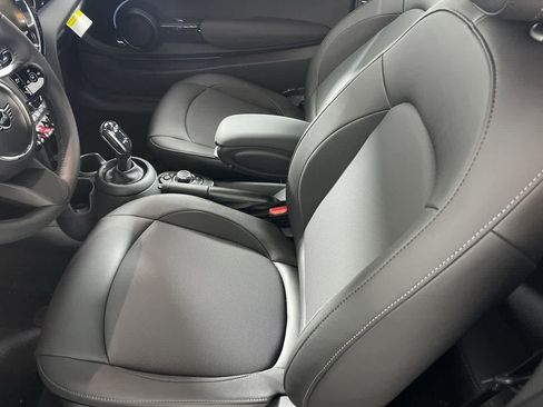 Used 2023 MINI Cooper Cooper image 9