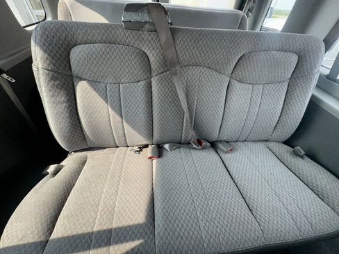 Used 2010 Ford E-350 and Econoline 350 XLT image 18