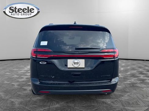 New 2026 Chrysler Pacifica Limited w/ S Appearance Package image 4