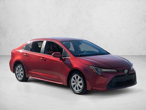 Used 2020 Toyota Corolla LE image 3