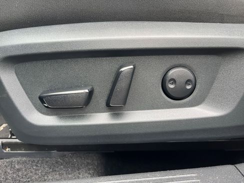 Used 2025 Nissan Rogue SV image 22