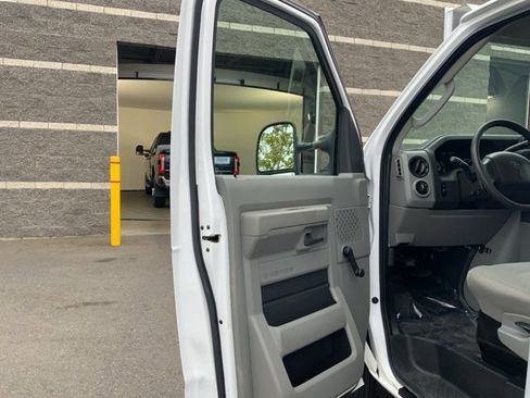 Used 2019 Ford E-450 and Econoline 450 Super Duty w/ Exterior Upgrade Package image 11
