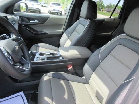 New 2026 Chevrolet Equinox LT w/ Convenience Package II FWD image 16