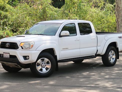 Used 2015 Toyota Tacoma 4x4 Double Cab w/ TRD Sport Package image 2