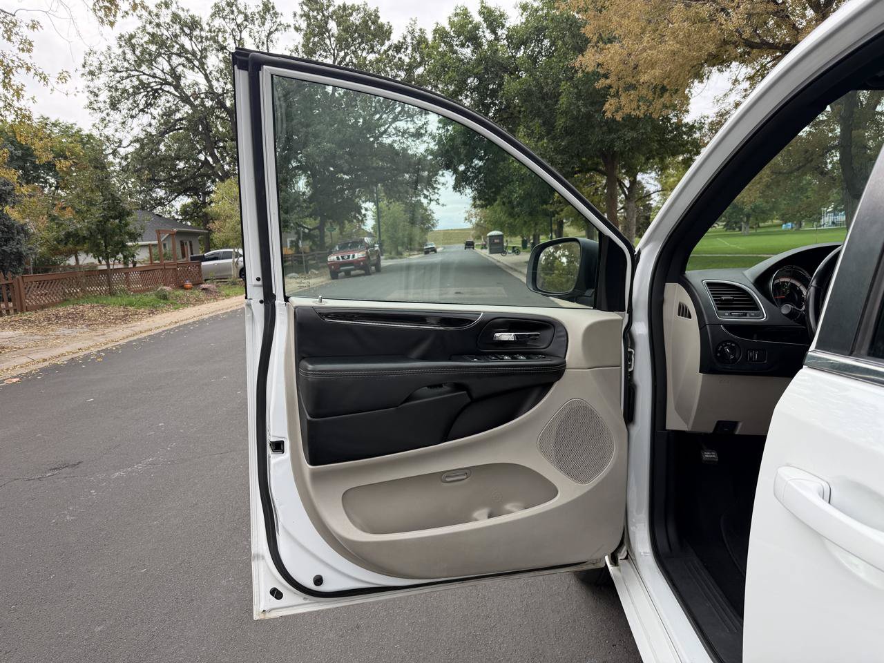 Used 2019 Dodge Grand Caravan SXT FWD image 10