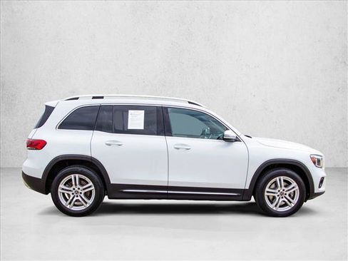 Used 2021 Mercedes-Benz GLB 250 4MATIC image 4