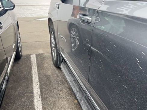 Used 2022 GMC Yukon SLT w/ SLT Premium Package image 13