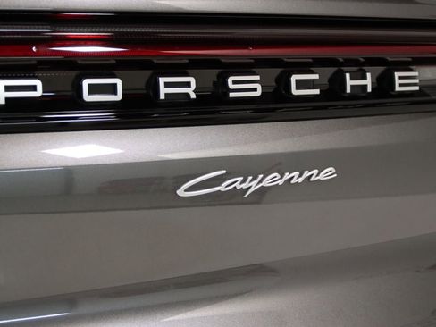 Used 2024 Porsche Cayenne image 4