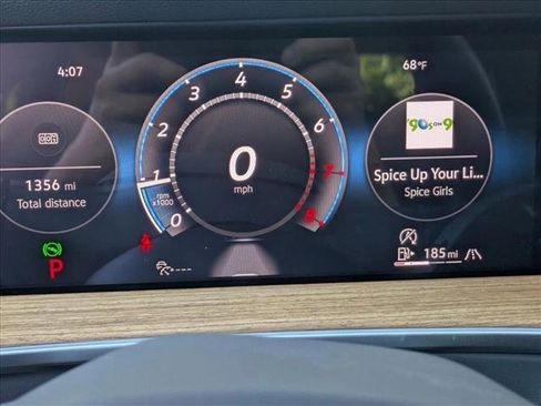 Used 2025 Volkswagen Tiguan SEL R-Line image 11