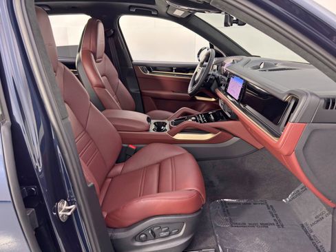 Used 2025 Porsche Cayenne Turbo image 16