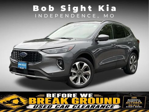 Used 2023 Ford Escape Platinum AWD/4WD image 1