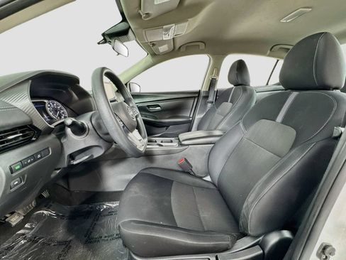 Used 2024 Nissan Sentra SV FWD image 12