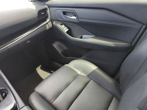 Certified 2025 Nissan Rogue SL FWD image 25