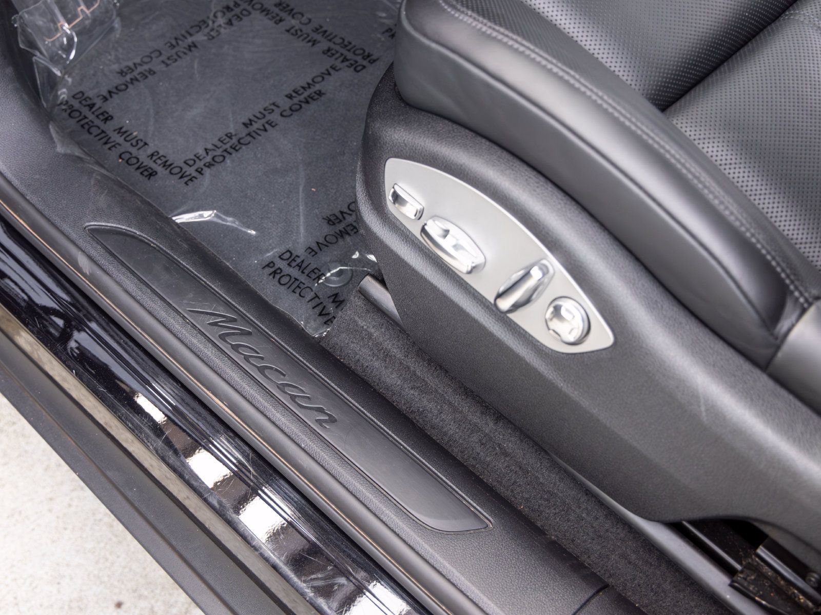 Used 2023 Porsche Macan AWD/4WD image 28