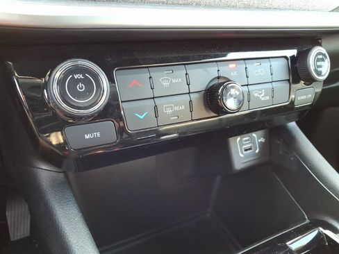 Certified 2024 Jeep Compass Latitude AWD/4WD image 18