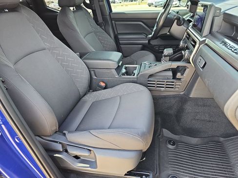 Used 2025 Toyota Tacoma SR5 image 11