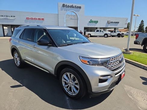 Used 2023 Ford Explorer Limited image 2