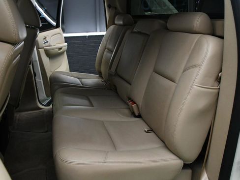 Used 2009 Cadillac Escalade EXT AWD/4WD image 34