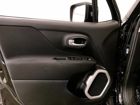 Used 2020 Jeep Renegade Latitude w/ Cold Weather Group AWD/4WD image 22