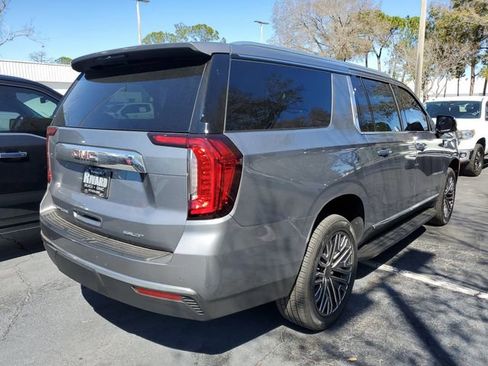 Used 2021 GMC Yukon XL SLT w/ SLT Premium Package image 4