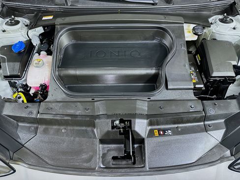 Used 2024 Hyundai Ioniq 6 SE image 32