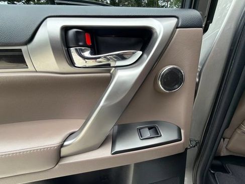 Used 2023 Lexus GX 460 Luxury w/ Accessory Package AWD/4WD image 73