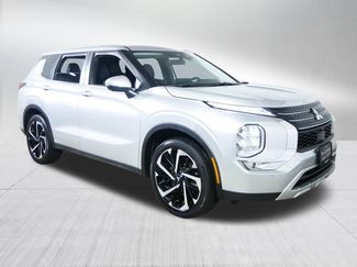 Used 2023 Mitsubishi Outlander SE video 1