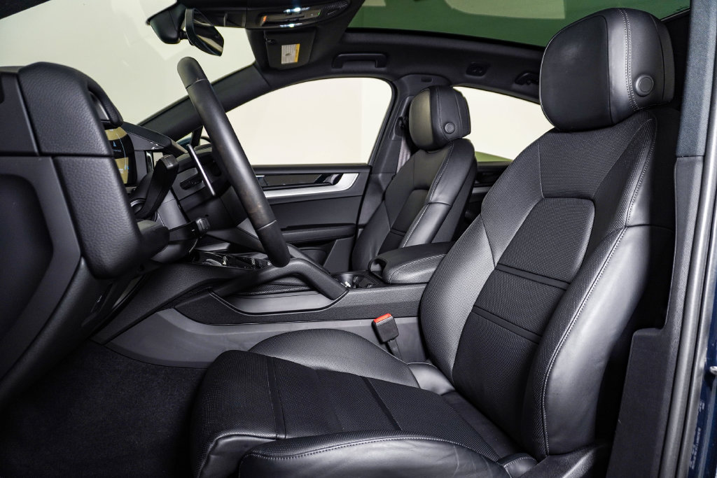 Certified 2026 Porsche Cayenne E-Hybrid Coupe AWD/4WD image 5
