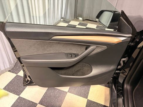 Used 2023 Tesla Model Y Performance image 14