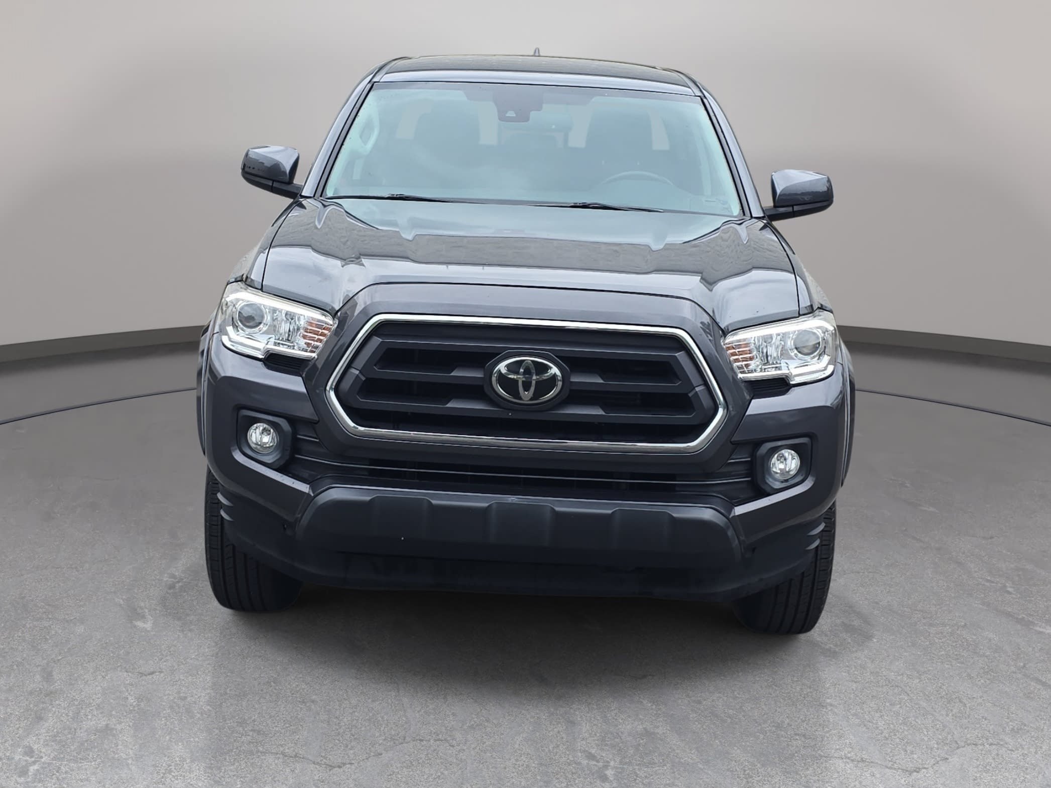 Used 2020 Toyota Tacoma SR5 RWD image 2
