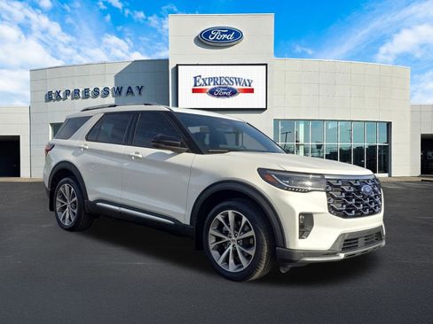 Used 2025 Ford Explorer Platinum w/ Ultimate Package image 4