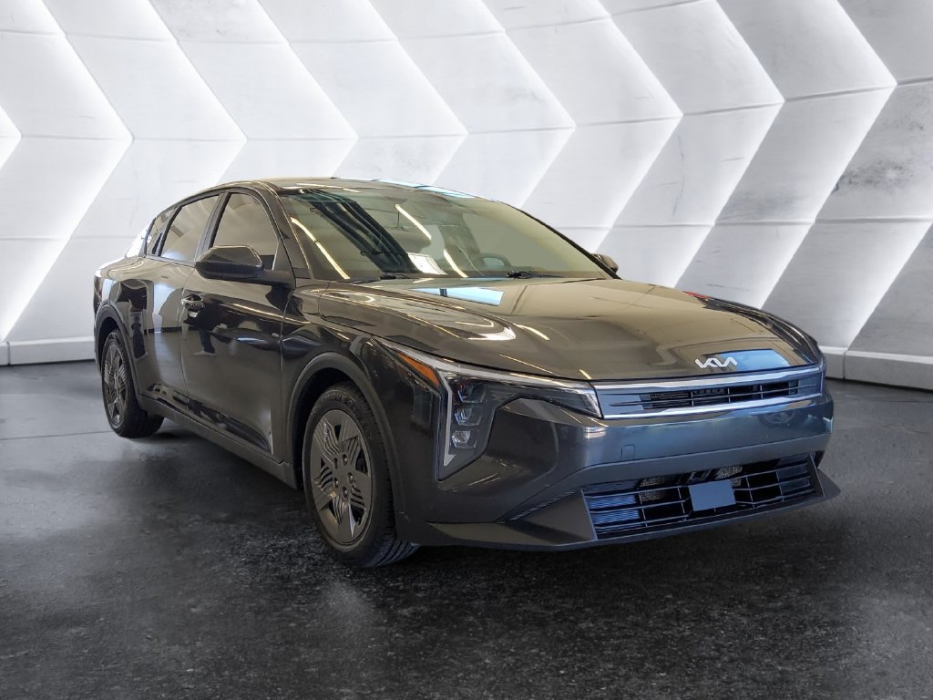 Certified 2025 Kia K4 FWD image 1