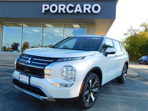 New 2025 Mitsubishi Outlander SE image 1