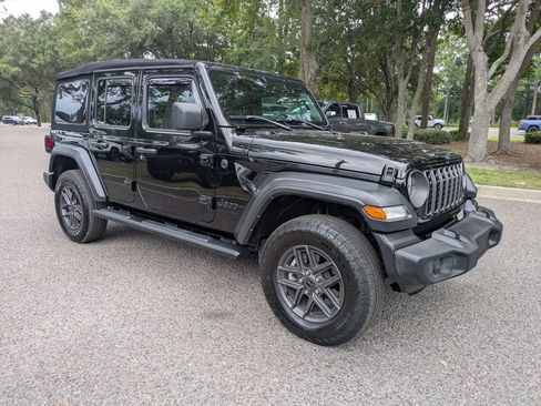 Used 2024 Jeep Wrangler Unlimited Sport AWD/4WD image 2